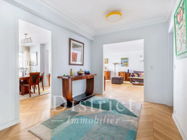 Proche Tour Eiffel / Champ de Mars et Seine. Appartement 164m² a 