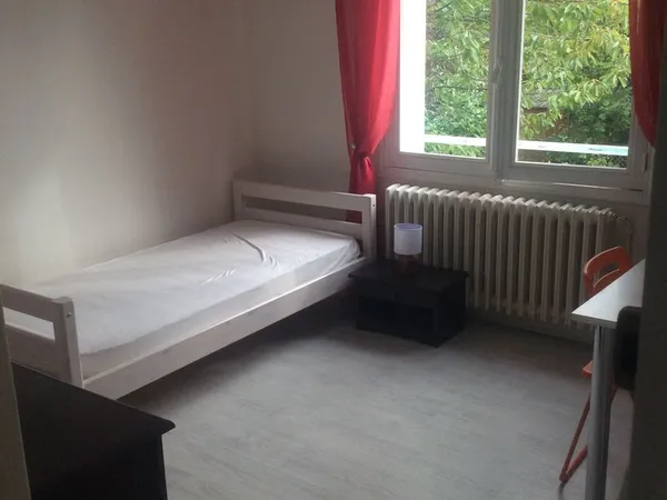Chambre meublée dans colocation pour filles 