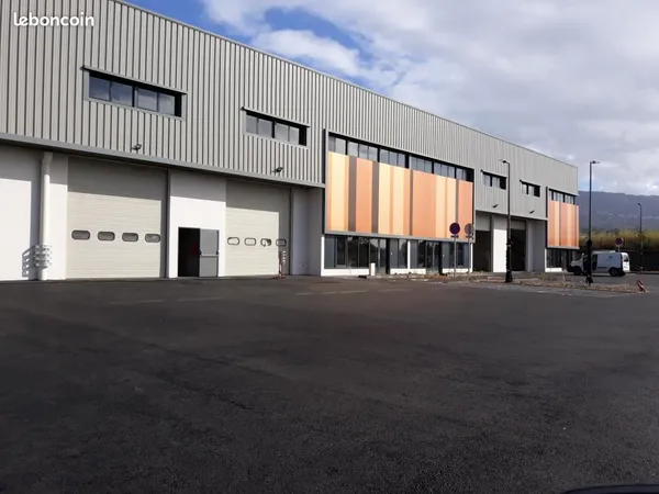 Local industriel 789 m² 