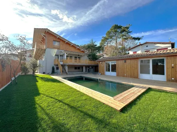 Villa 9 pièces 245 m² 