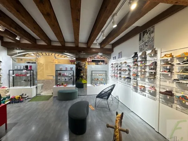 Local commercial 2 pièces 42 m² 