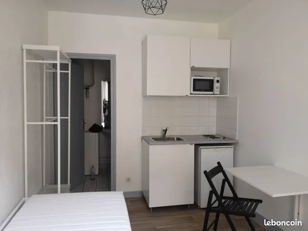 Loue studio meublé 