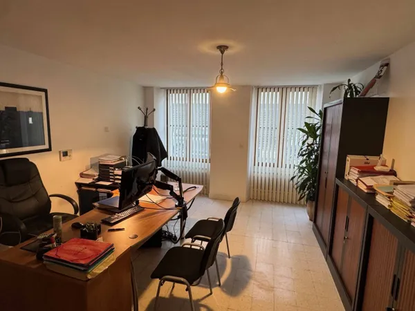 Bureaux 143 m² 