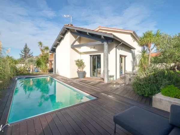 Villa de 6 pièces principales 