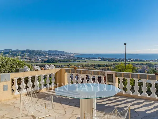 Exclusivité - Charmante maison provençale vue mer à couper le so 