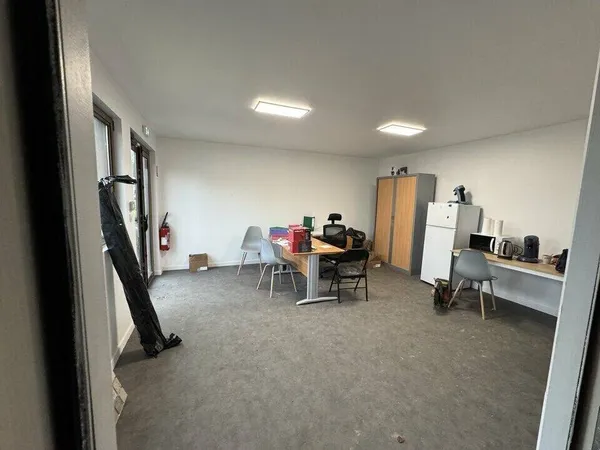 Local d'activité 268 m² 