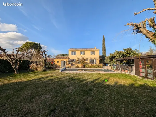 Propriété 6 pièces 140 m² 