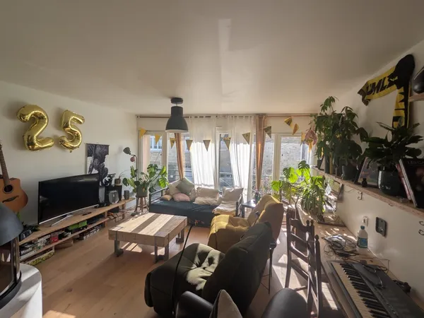 Loue chambre dans maison avec jardin 