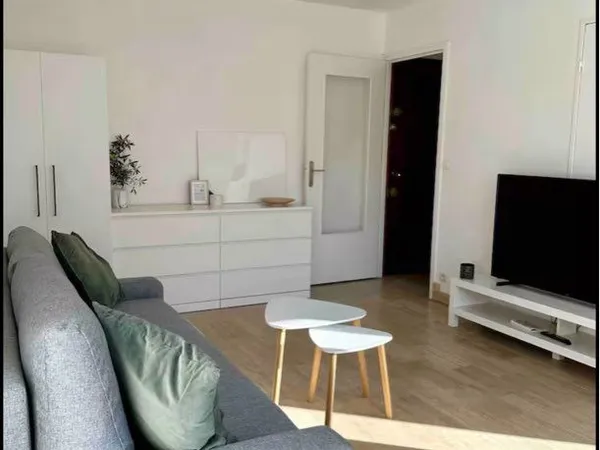 Location à l'année appartement meublé 31m2 + parking, à 350m plage 