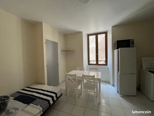 Studio 1 pièce 19 m² 