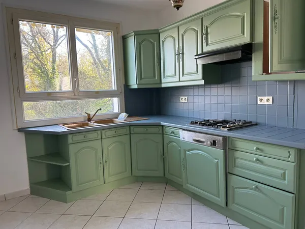 APPARTEMENT MEUBLÉ 74m² - T4 incluant 3 CHAMBRES - VANNES PALAIS DES ARTS 