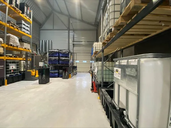 Local d'activité 437 m² 