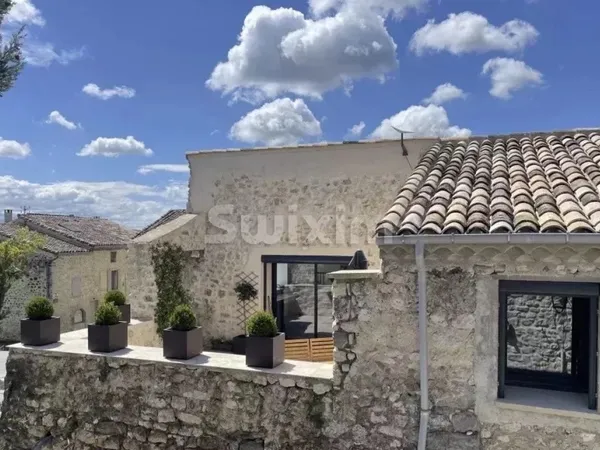 Belle Maison de village en Pierre, rénovée, avec terrasse et garage 
