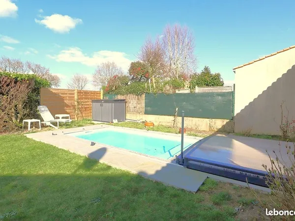 Proche HÔPITAL, Les OUDAIRIES, maison de PLAIN-PIED avec PISCINE 
