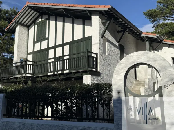 BEAU POTENTIEL POUR CETTE MAISON A RENOVER INTERIEUREMENT 