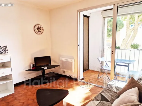 Studio 1 pièce 15 m² 