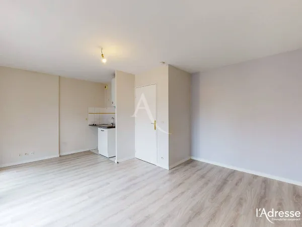 Studio 1 pièce 25 m² 