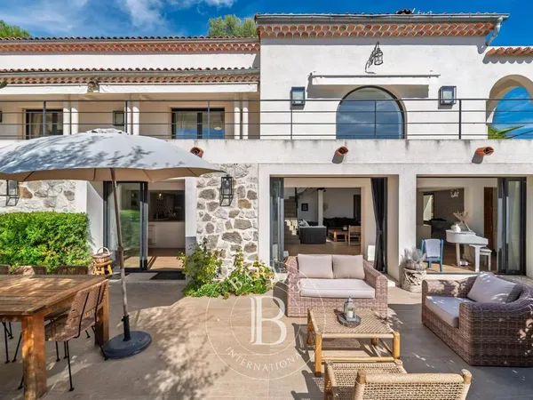 Villa 15 pièces 407 m² 