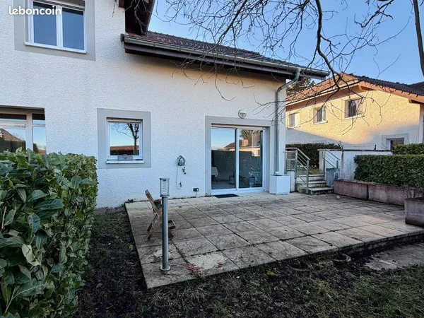 Duplex 4 pièces de 86 m² avec jardin et grand garage à Cruseilles 