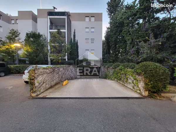 Parking/box 26 m² MARSEILLE 