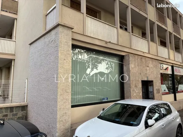 Local commercial 54 m² Fréjus 