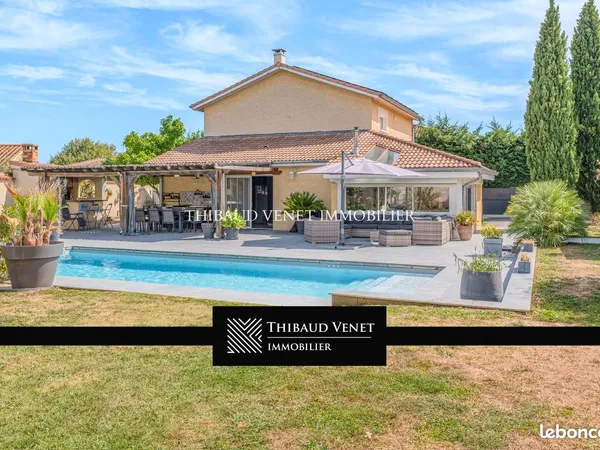 Propriété 7 pièces 160 m² 