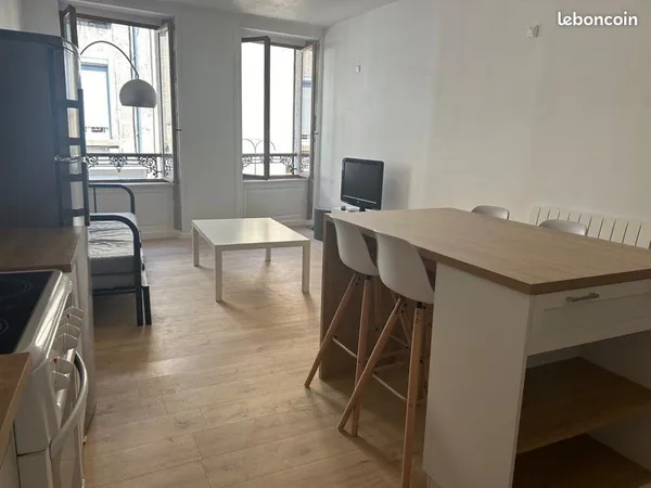 À VENDRE - Duplex 100 m² entièrement rénové - Hyper-centre de Montbrison 