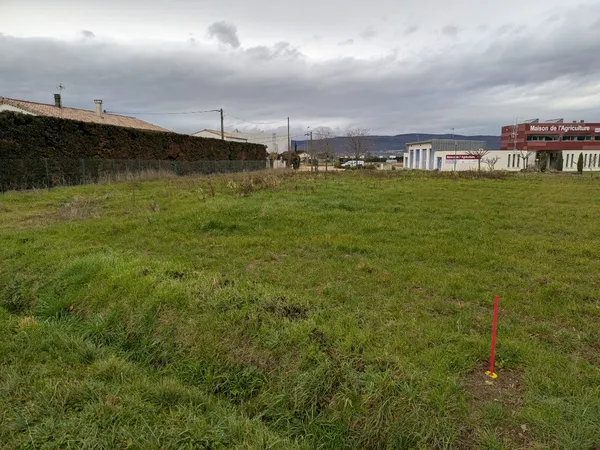 Vends terrain constructible 