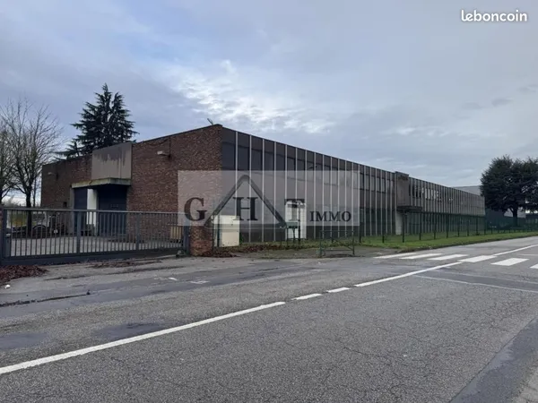 Local industriel 3 100 m² 