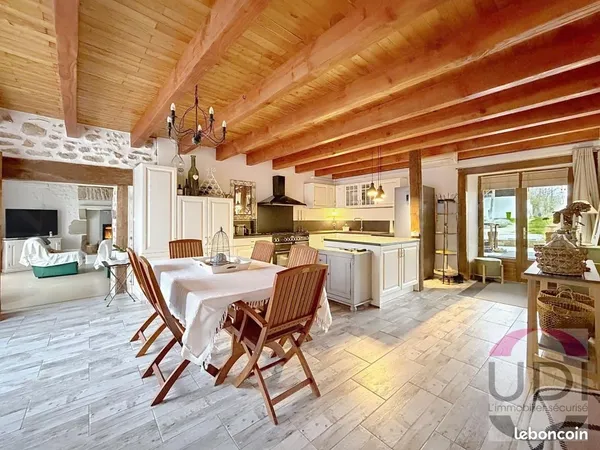 Maison 4 pièces 240 m² 