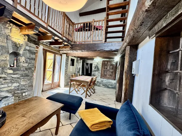 Maison mitoyenne 1 cote avec jardin plat 