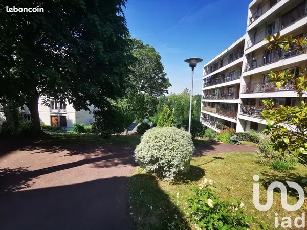 Studio 1 pièce 12 m² 