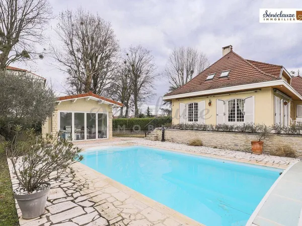 Villa 7 pièces 200 m² 