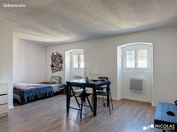 Studio 1 pièce 30 m² 