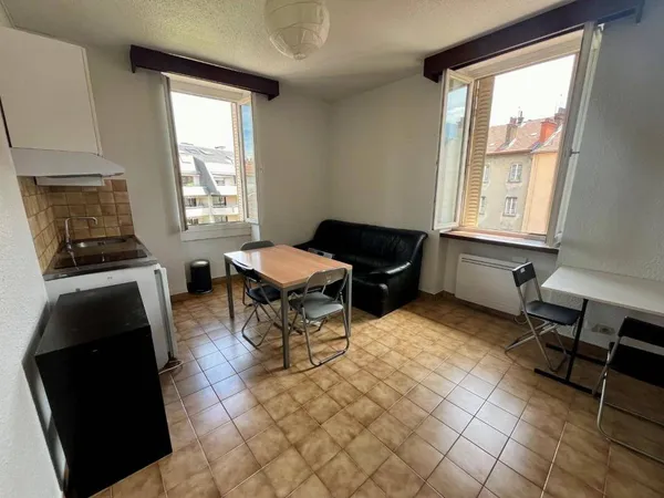 Studio 1 pièce 24 m² 