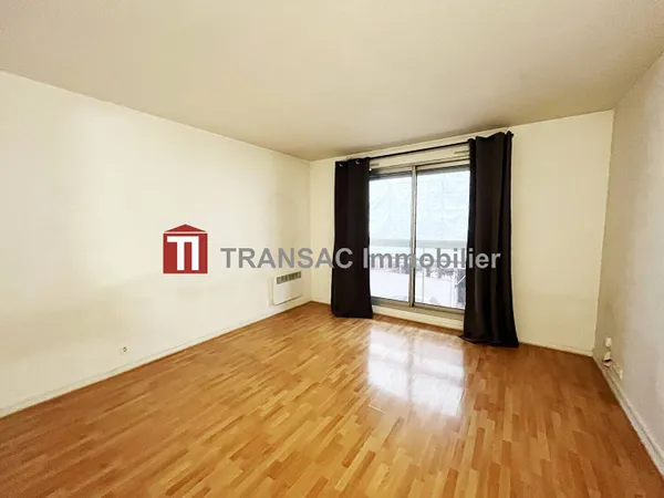 Studio 1 pièce 25 m² 