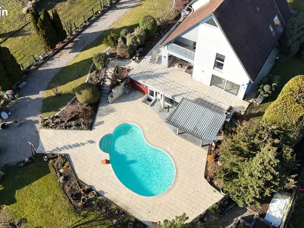 Maison 8 pièces 235 m² 