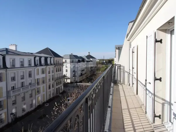 F2 MEUBLÉ - Dernier étage / Terrasse - centre urbain Serris 