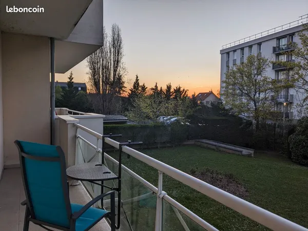 T2 meublé 47m² avec balcon (très proche RER A) 