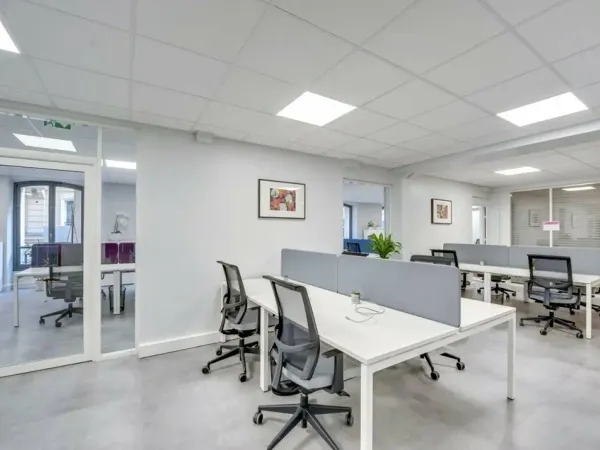 PARADIS / HAUTEVILLE - BUREAUX REFAITS A NEUF 