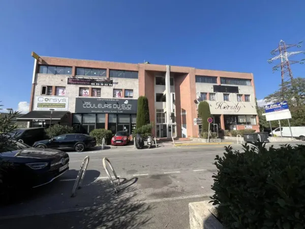 A VENDRE, BUREAUX 79 m² + 2 PARKINGS, SECTEUR BASTIDE ROUGE CANNES LA BOCCA 