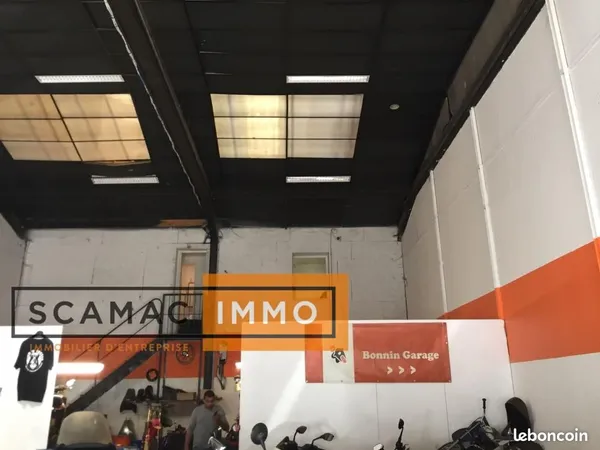 Local industriel 220 m² 