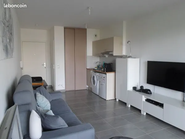 Port Marianne, appartement T1 parking, grande terrasse, libre 17 janvierse libre 