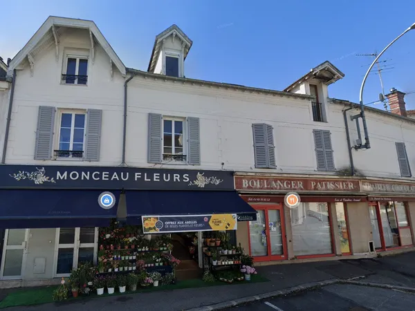 Fontainebleau, Immeuble mixte avec deux espaces d'habitatio 