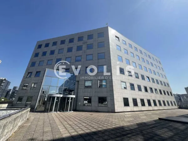 Bureaux 3805 m² 