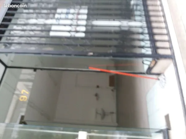 Paris 13e loue local Bureaux ou commerce en précaire 