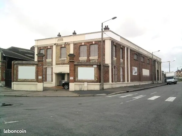 Local d'activité 740 m² 