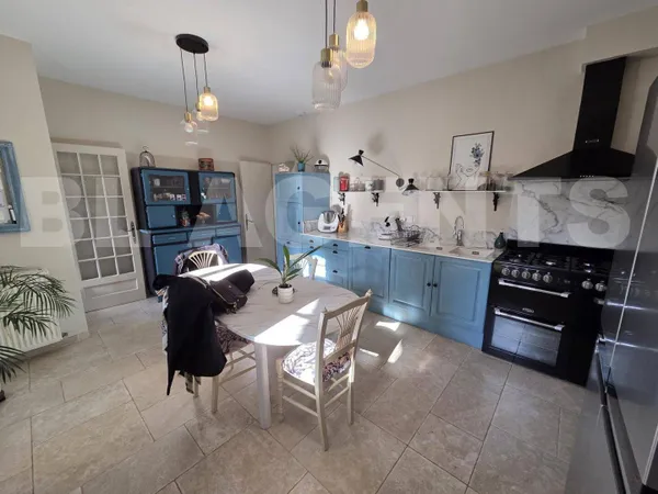 Maison 28 pièces 804 m² 