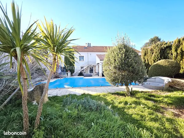 Propriété 6 pièces 208 m² 