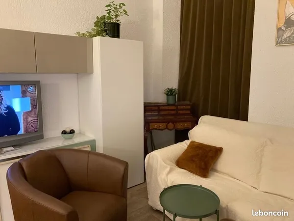 Studio 1 pièce 27 m² 